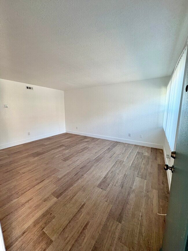 Foto del edificio - 4810 S Dauphin Ave
