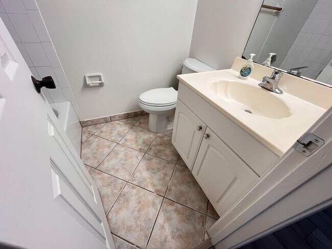 Foto del edificio - 2061 Keystone Dr