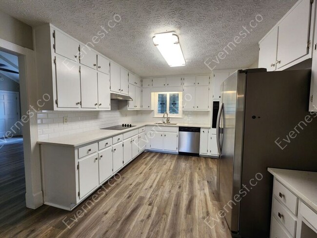 Building Photo - 315 Hardscrabble Rd
