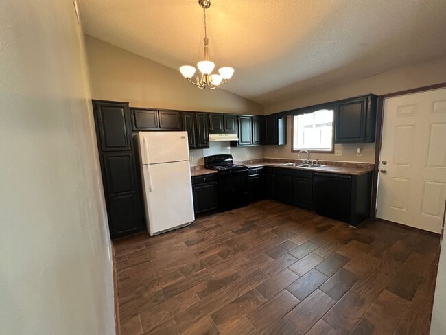 Building Photo - Nice two bedroom two bath home that is centrally located. Just minutes to Camp Lejeune, Camp John...