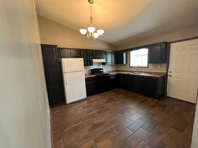 Foto del edificio - Nice two bedroom two bath home that is centrally located. Just minutes to Camp Lejeune, Camp John...