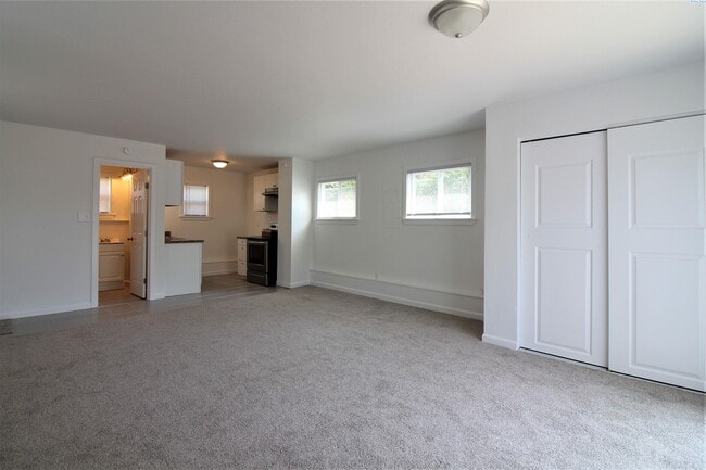 Building Photo - East Kennewick Stand-Alone Studio Apartment