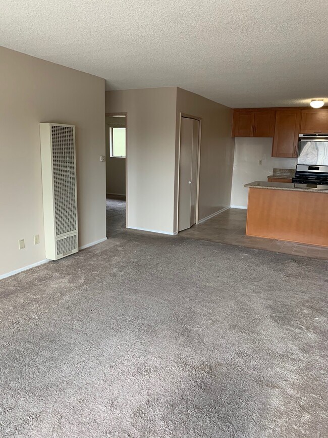 Building Photo - 860 Figueroa Ter