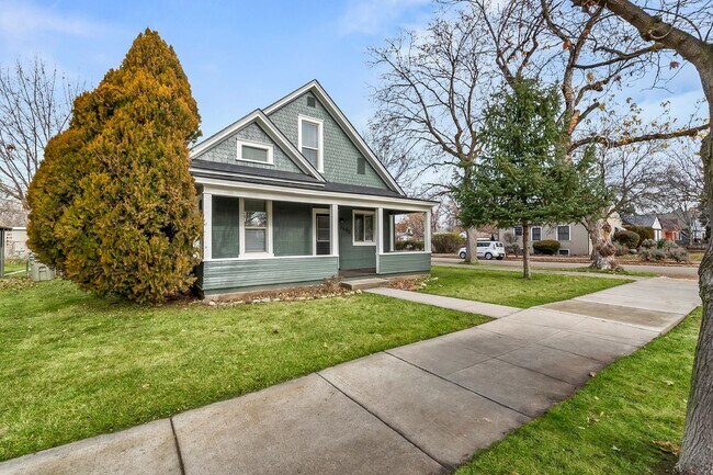 Building Photo - 3 Bedroom 1 Bathroom home in the North End...