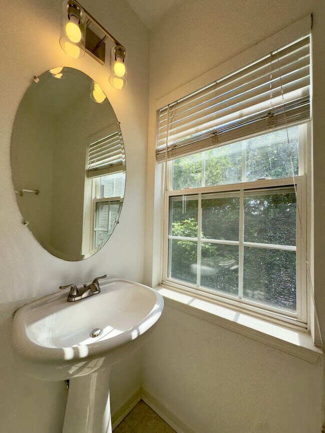 Foto del edificio - Charming 3Bed/2.5Bath in Glen Burnie Neigh...