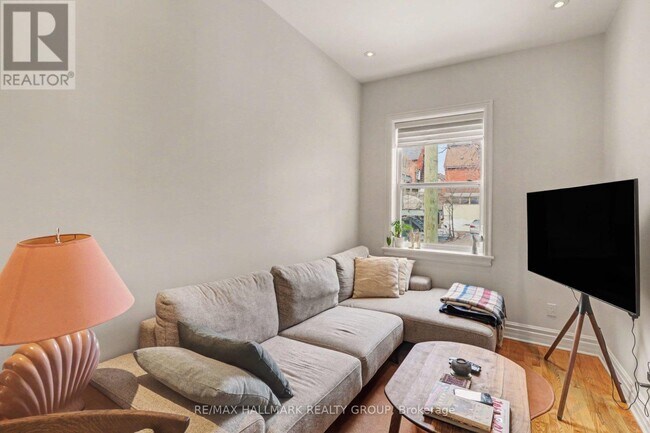 Building Photo - 34 Lewis St