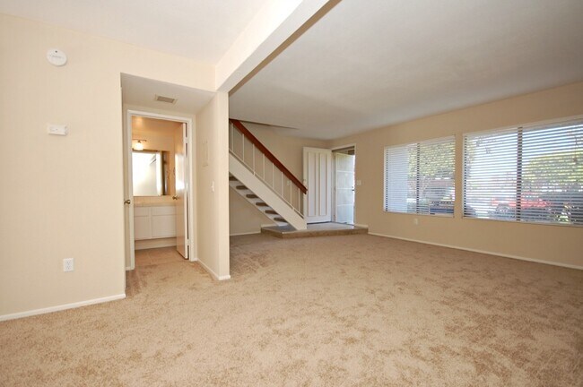 Foto del edificio - Beautiful 4BR/2.5BA Condo in Tanglewood!!!