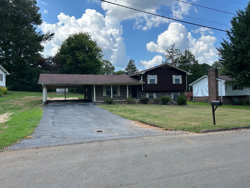 Foto principal - 3627 Moreland Dr NE