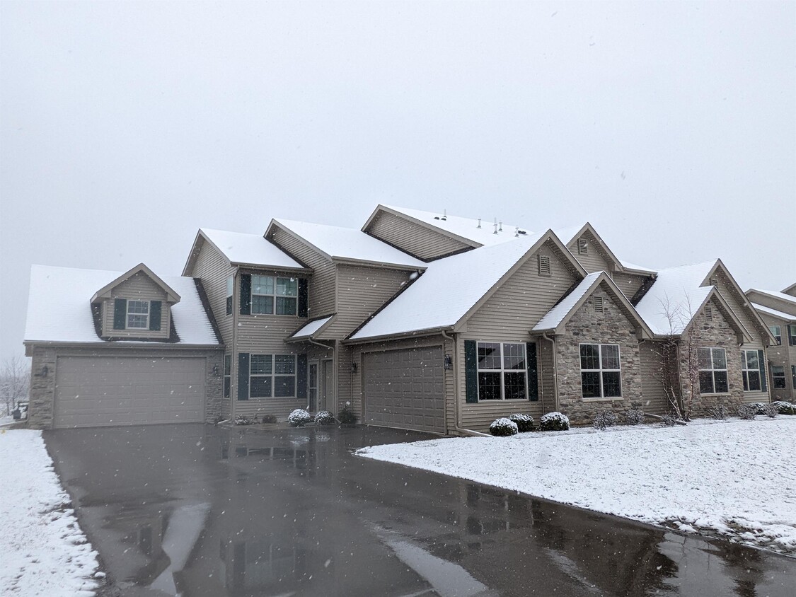 Foto principal - 7270 Rolling Hills Ln