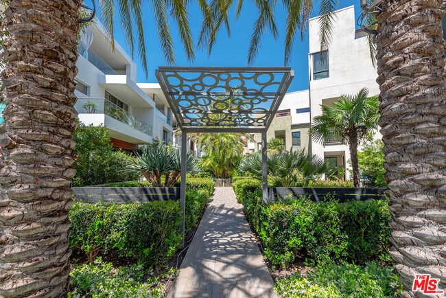 Foto del edificio - 5926 Firefly Pl