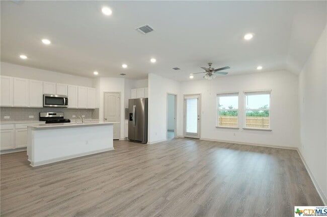 Building Photo - 105 Sweetwater Crk Ln