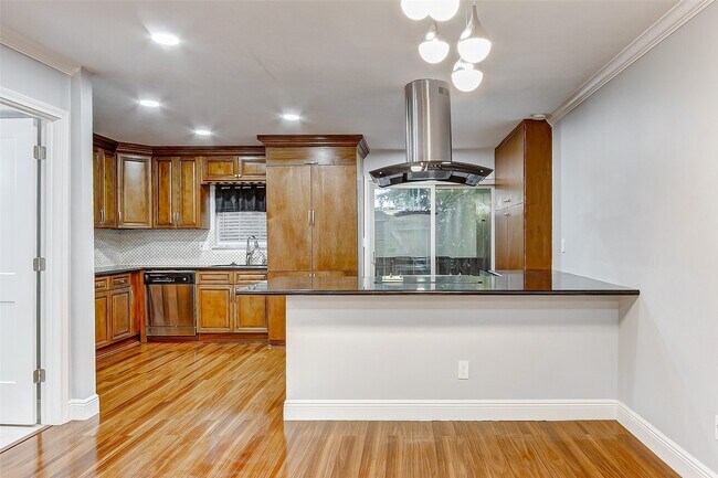 Foto del edificio - 7600 Burgoyne Rd