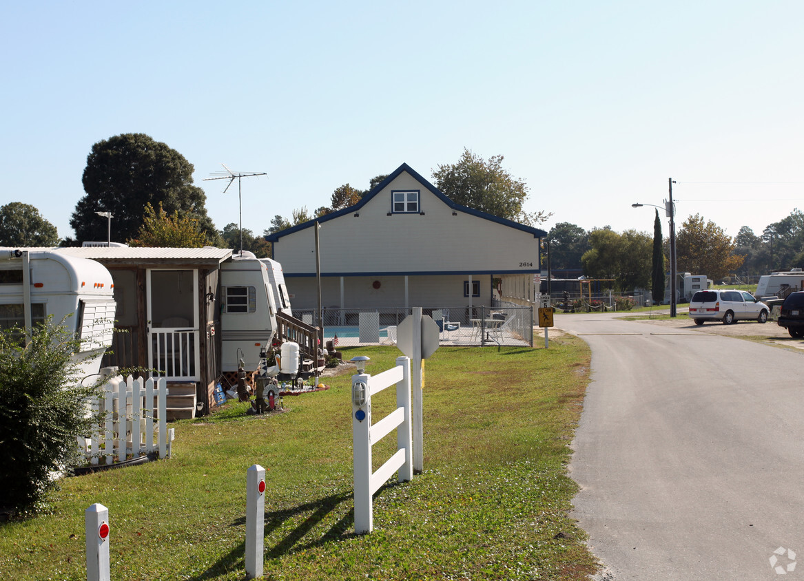 Foto del edificio - 2614 Holden Beach Rd SW