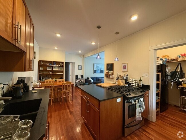 Building Photo - 67 Highland Ave