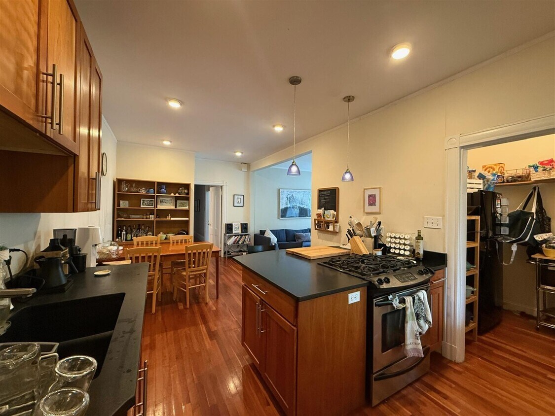 Foto principal - 67 Highland Ave