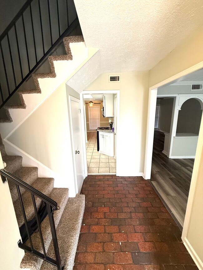 Foto del edificio - **3 Bed 2.5 Bath located off Vaughn Road ** Call 334-366-9198 to schedule a self tour