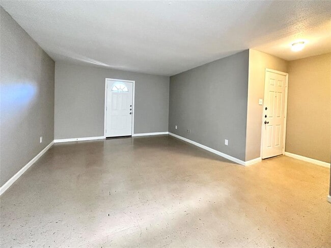 Building Photo - 2200 Cypress Landing Rd