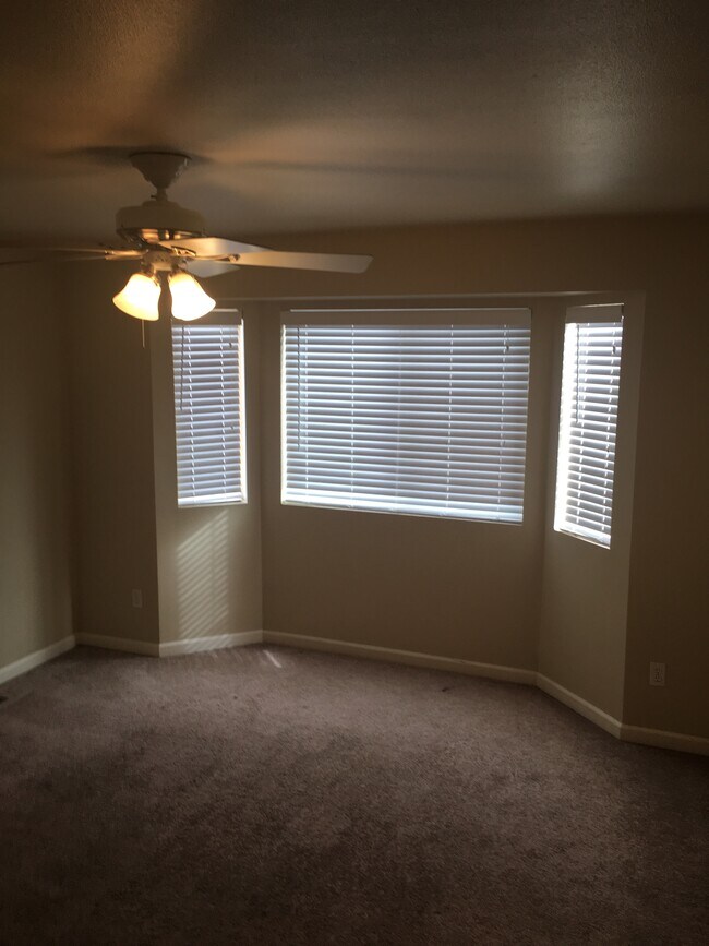 Secondary Bedroom - 3983 Aspen Leaf Point