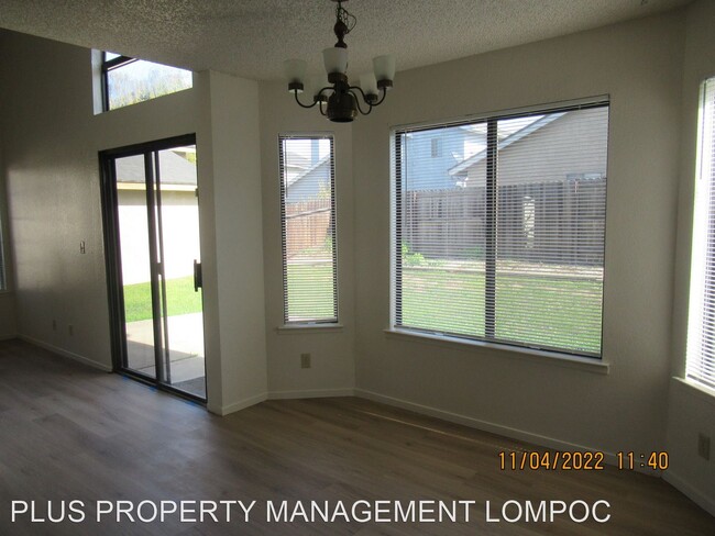 Foto del edificio - 3 br, 2.5 bath House - 1220 Iris Court