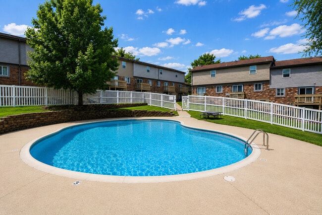 Foto del edificio - Stonebridge Townhomes