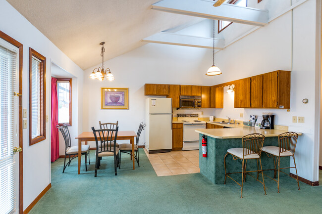 Kitchen & Dining Area - Wolf Run Manor Townhomes