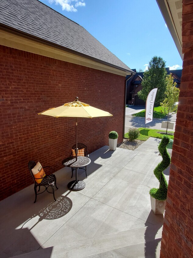 Terrace style entrance - 3523 Bay Harbor Dr
