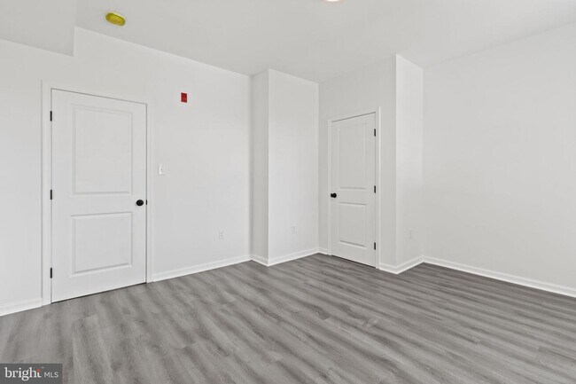 Building Photo - 4149 Lancaster Ave