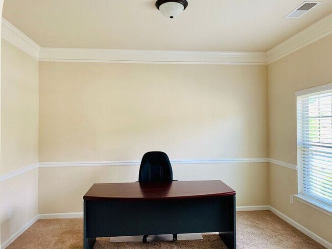 Building Photo - 7946 White Oak Loop