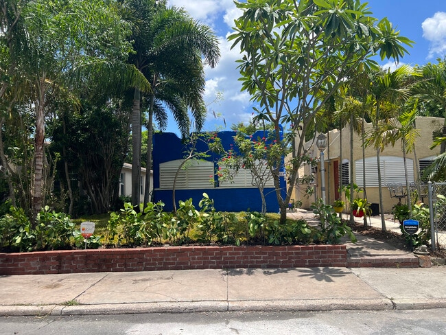 Facade - 614 S K St