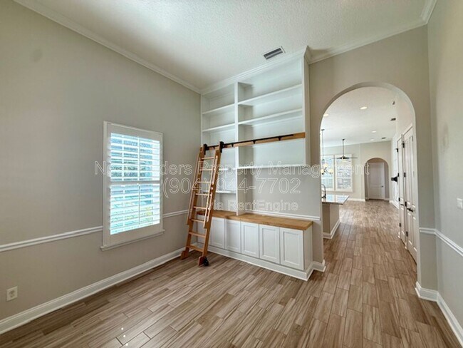 Foto del edificio - 628 Town Plaza Ave