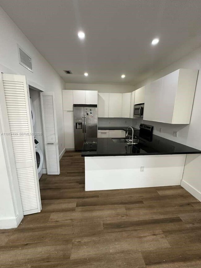 Foto del edificio - 9999 NW 23rd Ave