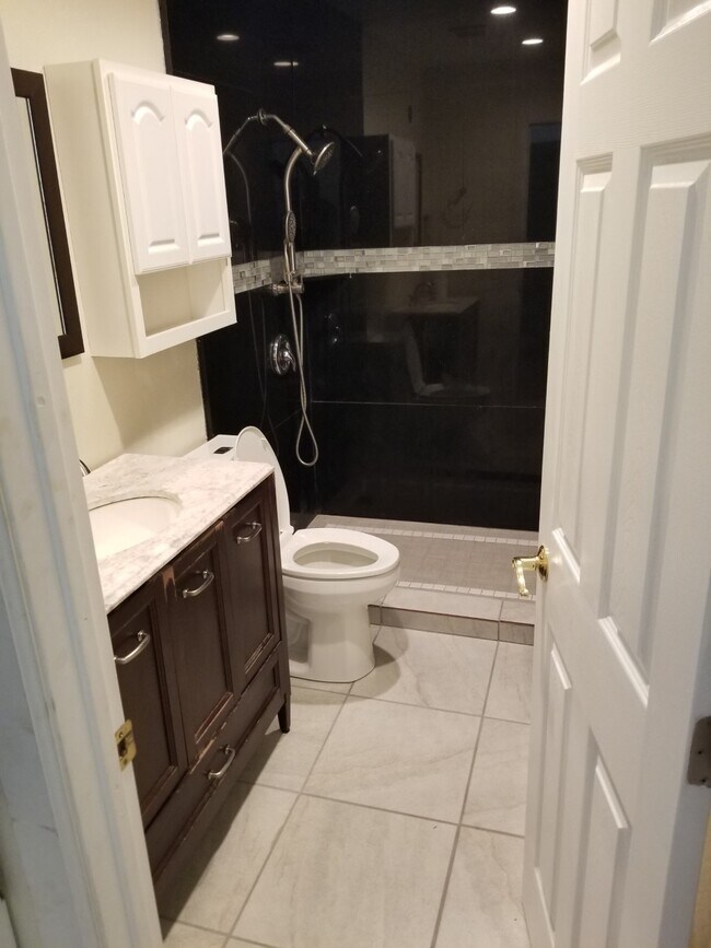 Building Photo - 133 Clarie Dr