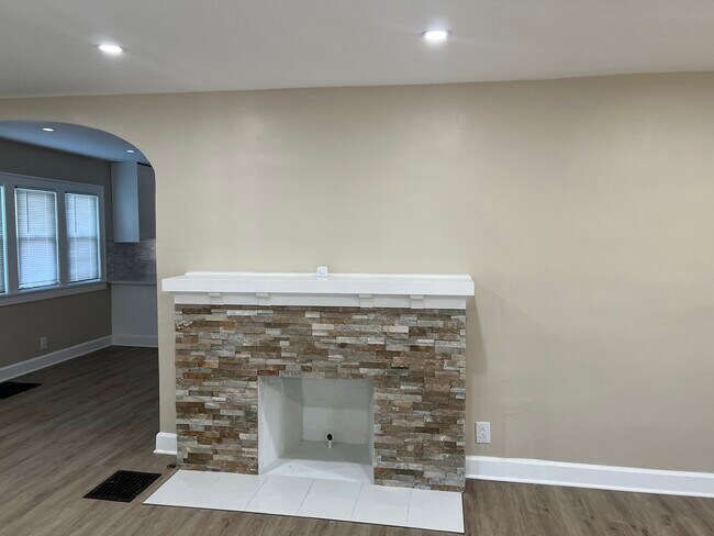 Foto del edificio - 623 W 40th St