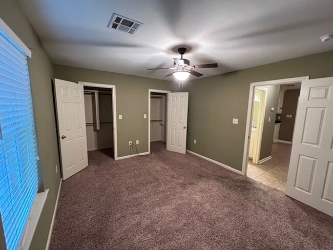 Building Photo - $99 Move In Special! 3 bedroom/ 2 Bath Tow...