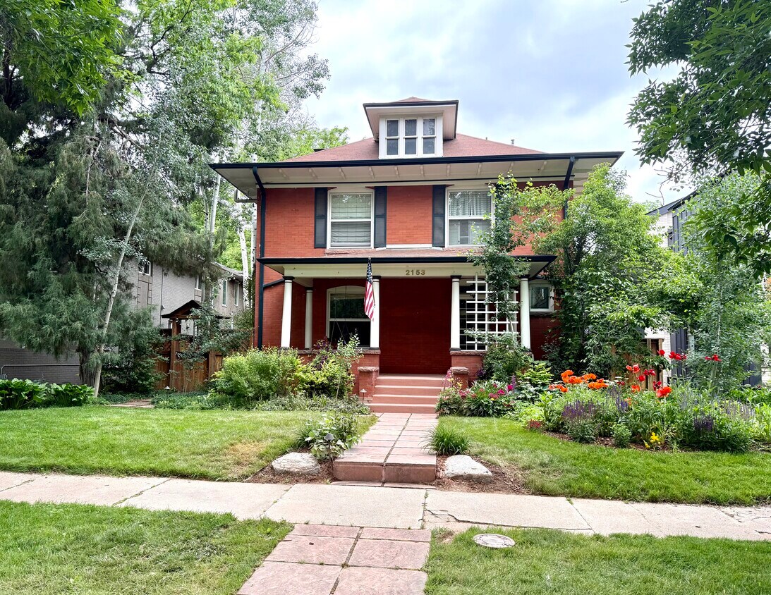 Foto principal - 2153 S Saint Paul St