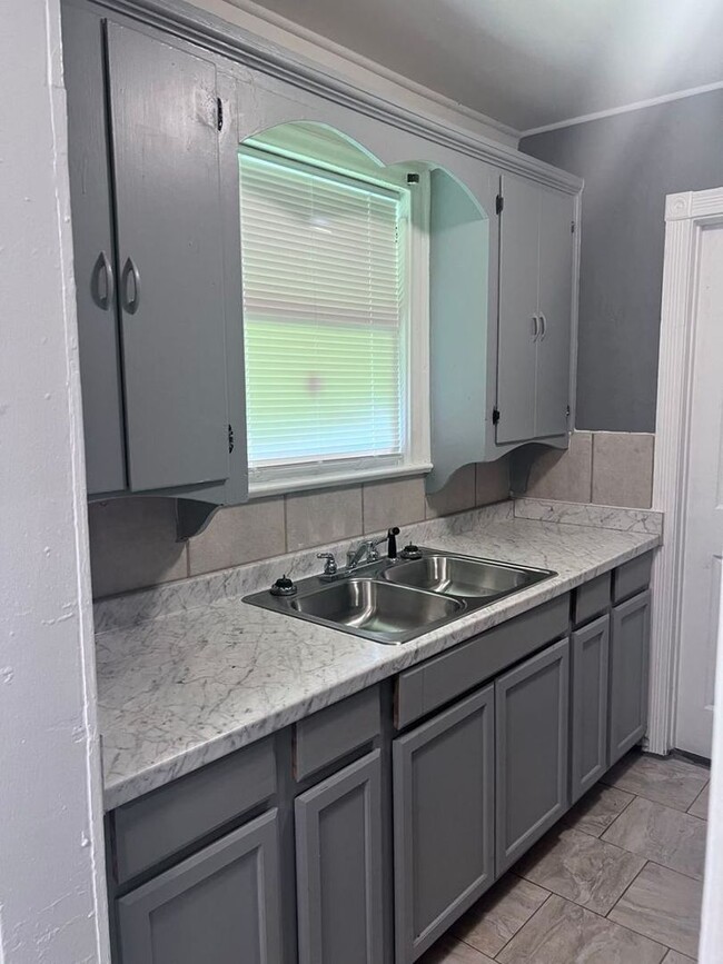 Building Photo - 2 Bedroom Home for Rent!