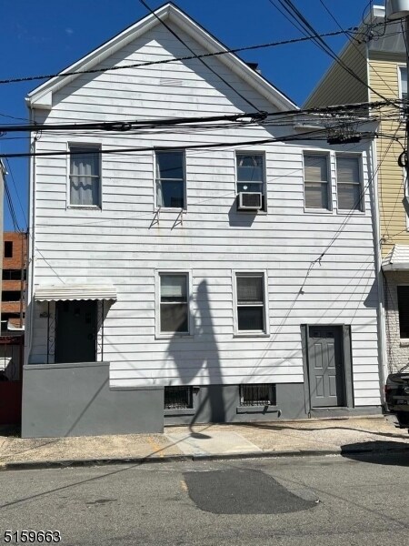 Primary Photo - 136 Prospect St