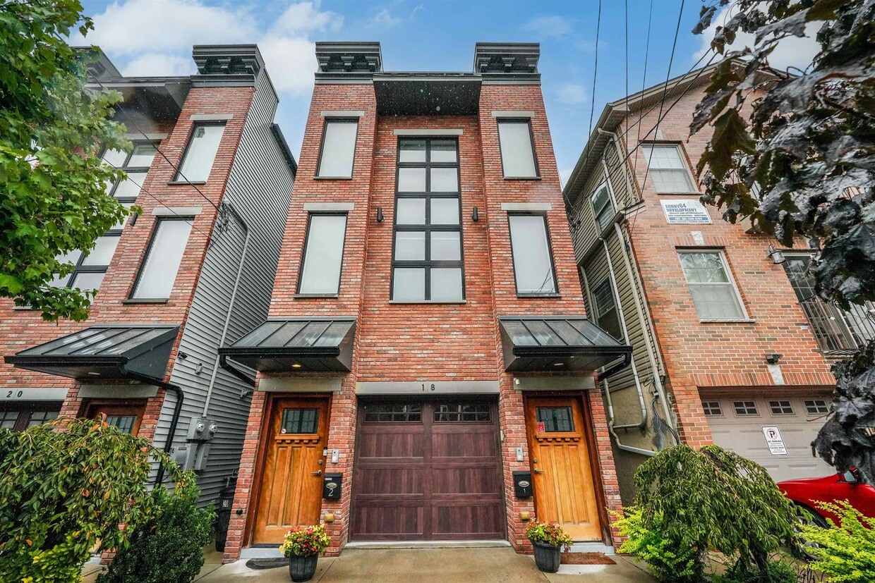 Primary Photo - 18 Thorne St