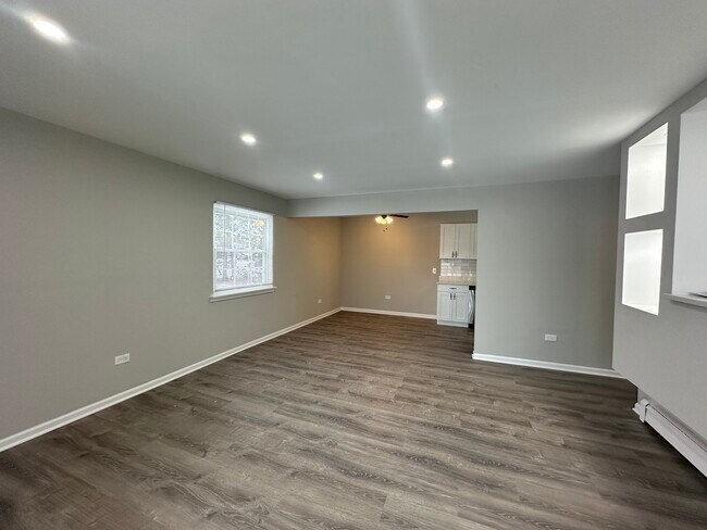 Foto del edificio - 18W155 63rd St