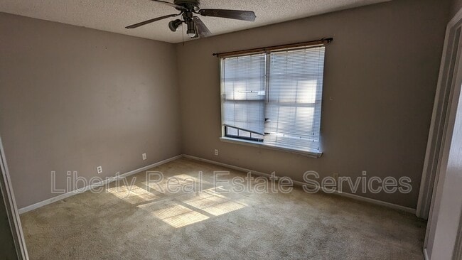 Building Photo - 121 Kelly Ln