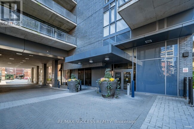 Building Photo - 478 King St W