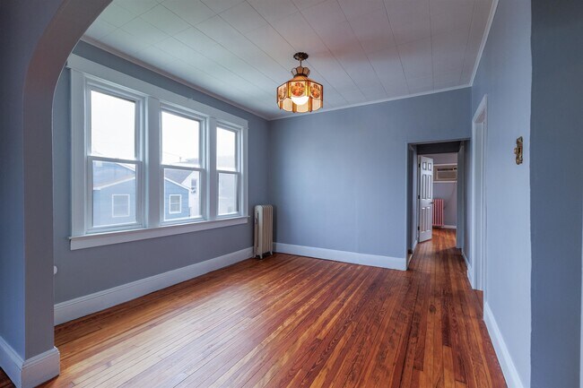 Building Photo - 736 2nd St