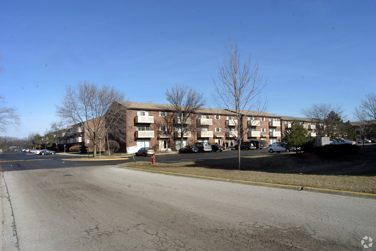 Primary Photo - Pickwick Apartments