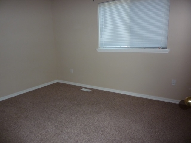 Building Photo - Townhome In A Great Location