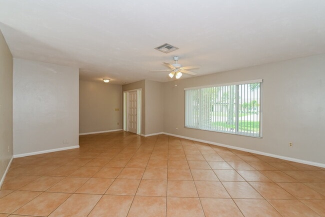 Building Photo - 349 Bay Meadows Dr
