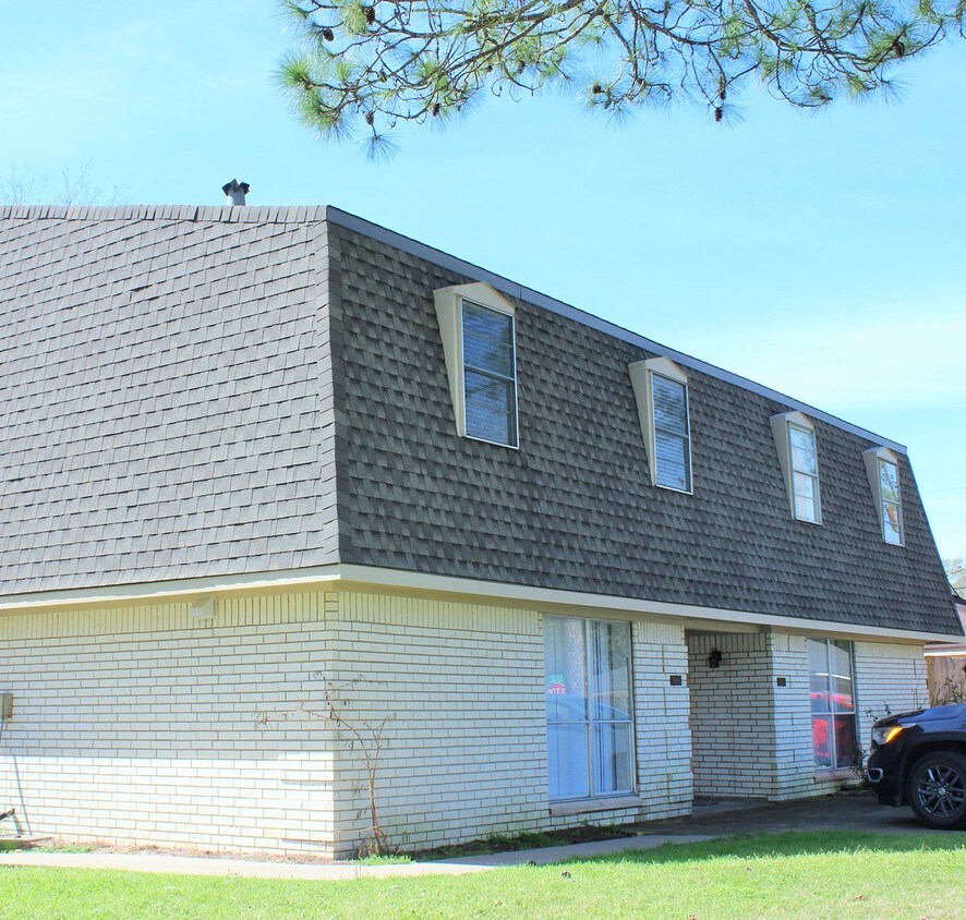 Primary Photo - 1511 Wyandotte Ln