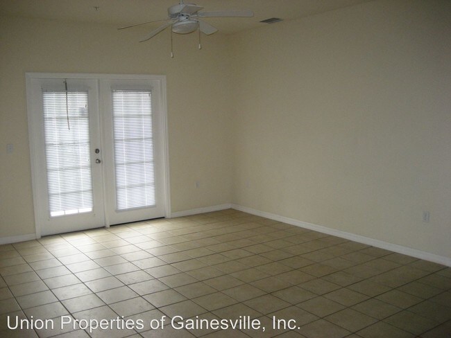 Building Photo - 2 br, 2 bath Apartment - 3443 SW 24th Street