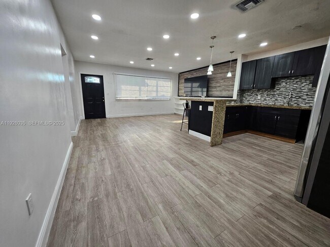 Foto del edificio - 19601 NE Miami Ct