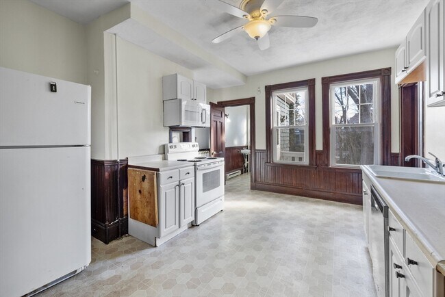 Building Photo - 111 Lake View Ave