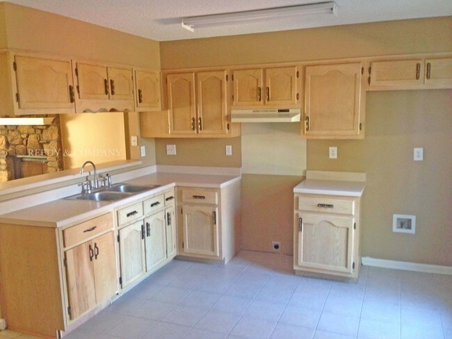 Building Photo - 7100 Amberly Way Dr